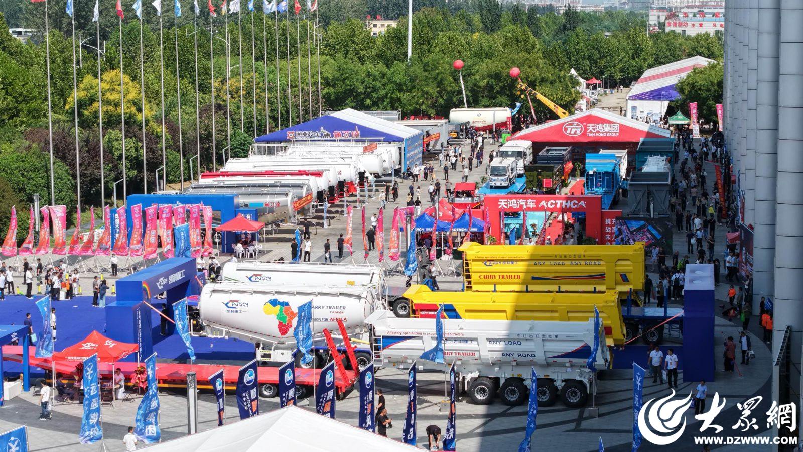 第二十一届中国（梁山）专用汽车展览会开幕