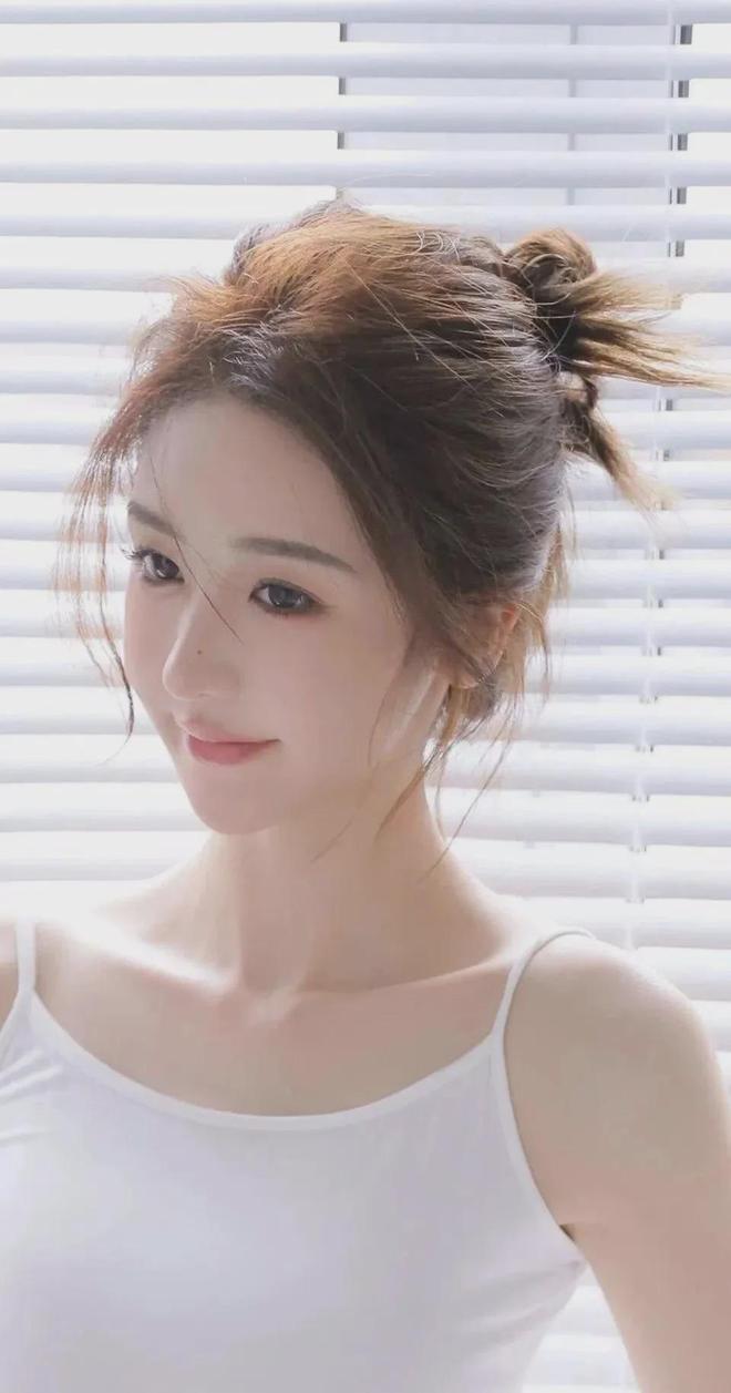 我和小䧅一起旅游住一间房短文